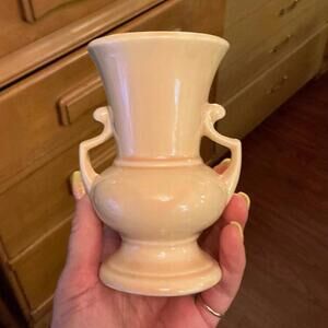 Vintage Shawnee Pottery Beige Yellow Glazed Art Deco Urn Vase USA